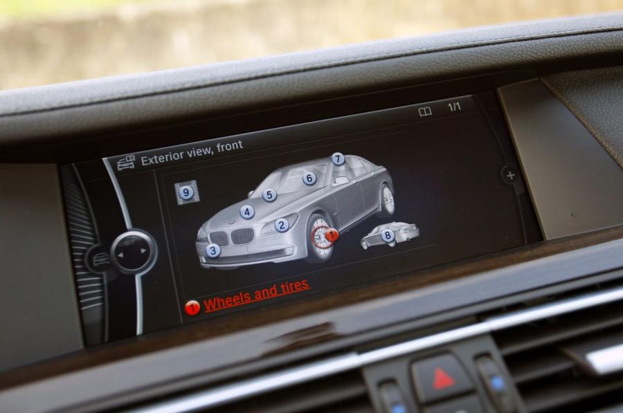 BMW 740Li 2011 года  (фото 21 из 48)